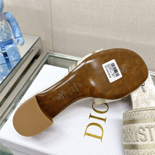 High Quality Luxury Dior Word Embroidery Slippers – Style 84326 product detail