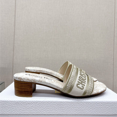 High Quality Luxury Dior Word Embroidery Slippers – Style 84326
