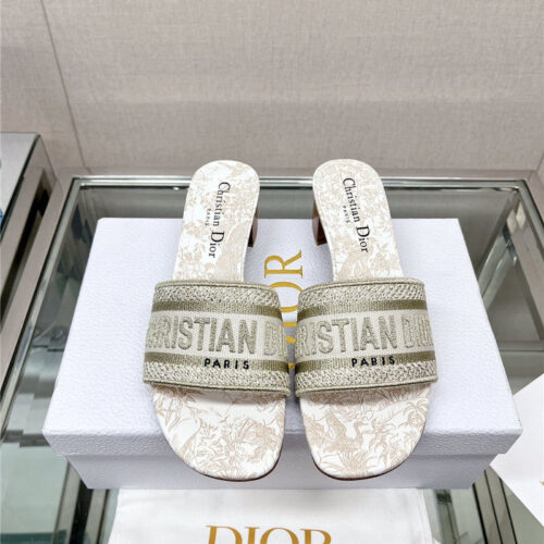 High Quality Luxury Dior Word Embroidery Slippers – Style 84326 product detail