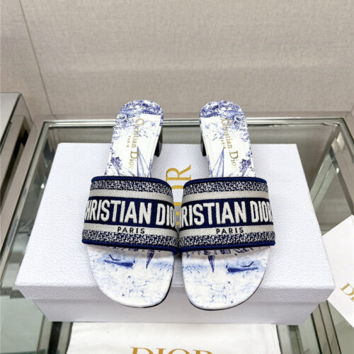 High Quality Luxury Dior Word Embroidery Slippers – Style 18790 product detail