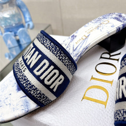 High Quality Luxury Dior Word Embroidery Slippers – Style 18790 product detail