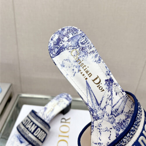 High Quality Luxury Dior Word Embroidery Slippers – Style 18790 product detail