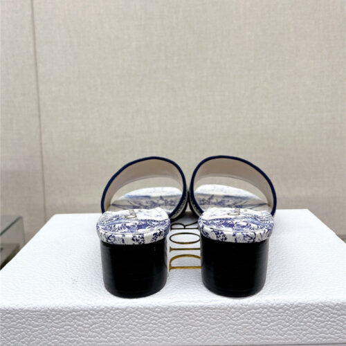 High Quality Luxury Dior Word Embroidery Slippers – Style 18790 product detail