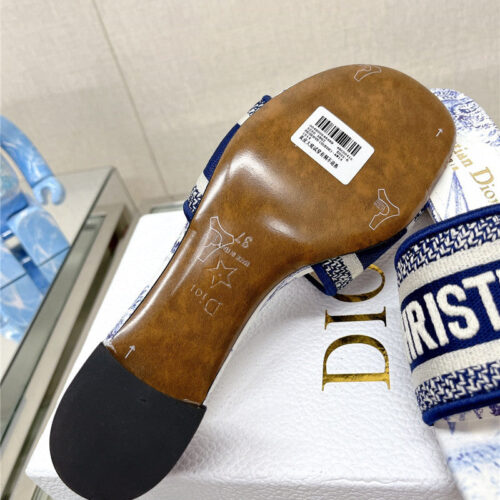 High Quality Luxury Dior Word Embroidery Slippers – Style 18790 product detail