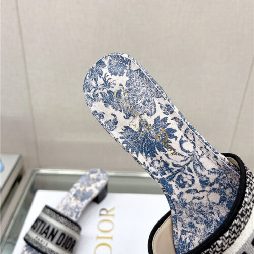 High Quality Luxury Dior Word Embroidery Slippers – Style 87718 product detail
