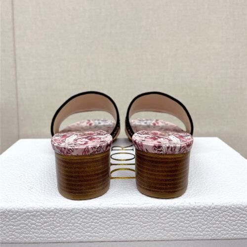 High Quality Luxury Dior Word Embroidery Slippers – Style 89414 product detail
