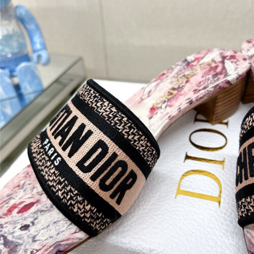 High Quality Luxury Dior Word Embroidery Slippers – Style 89414 product detail