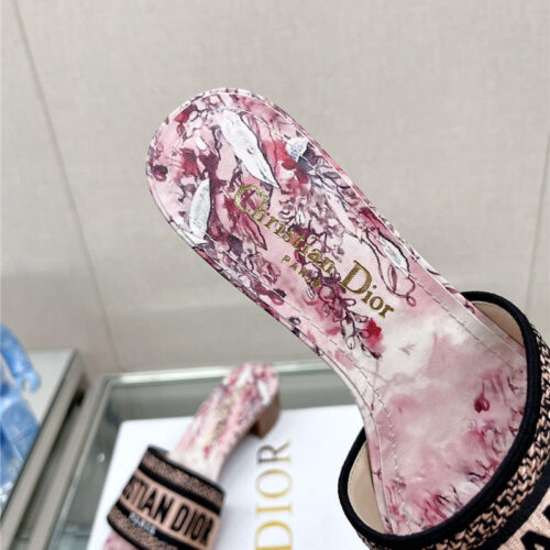 High Quality Luxury Dior Word Embroidery Slippers – Style 89414 product detail