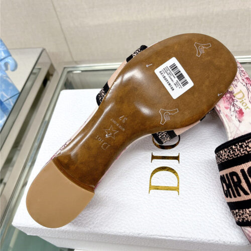 High Quality Luxury Dior Word Embroidery Slippers – Style 89414 product detail