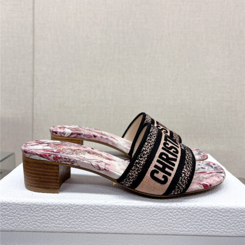 High Quality Luxury Dior Word Embroidery Slippers – Style 89414