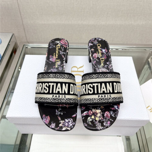 High Quality Luxury Dior Word Embroidery Slippers – Style 58342 product detail