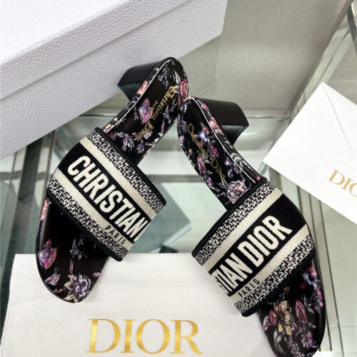 High Quality Luxury Dior Word Embroidery Slippers – Style 58342 product detail