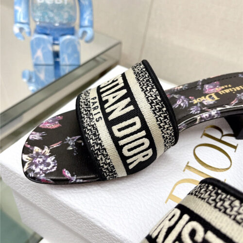 High Quality Luxury Dior Word Embroidery Slippers – Style 58342 product detail