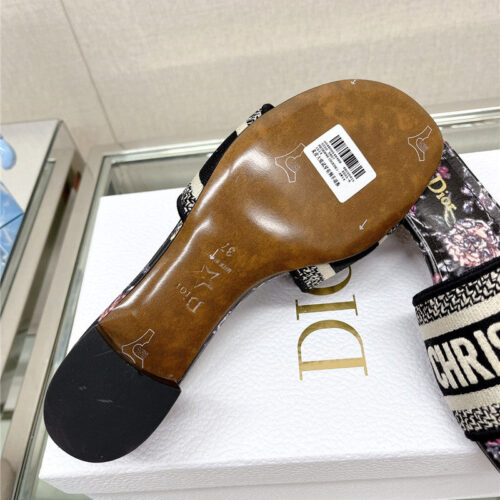 High Quality Luxury Dior Word Embroidery Slippers – Style 58342 product detail