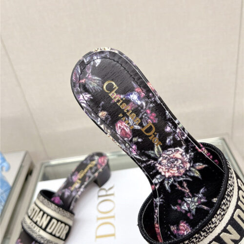 High Quality Luxury Dior Word Embroidery Slippers – Style 58342 product detail