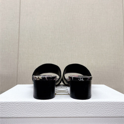 High Quality Luxury Dior Word Embroidery Slippers – Style 58342 product detail