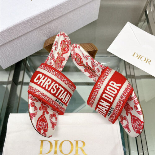 High Quality Luxury Dior Word Embroidery Slippers – Style 61734 product detail