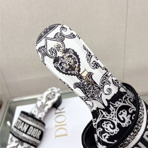 High Quality Luxury Dior Word Embroidery Slippers – Style 63430 product detail