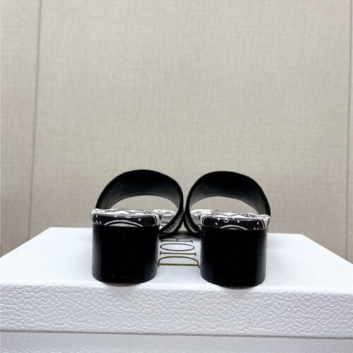 High Quality Luxury Dior Word Embroidery Slippers – Style 63430 product detail