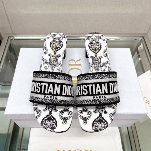 High Quality Luxury Dior Word Embroidery Slippers – Style 63430 product detail