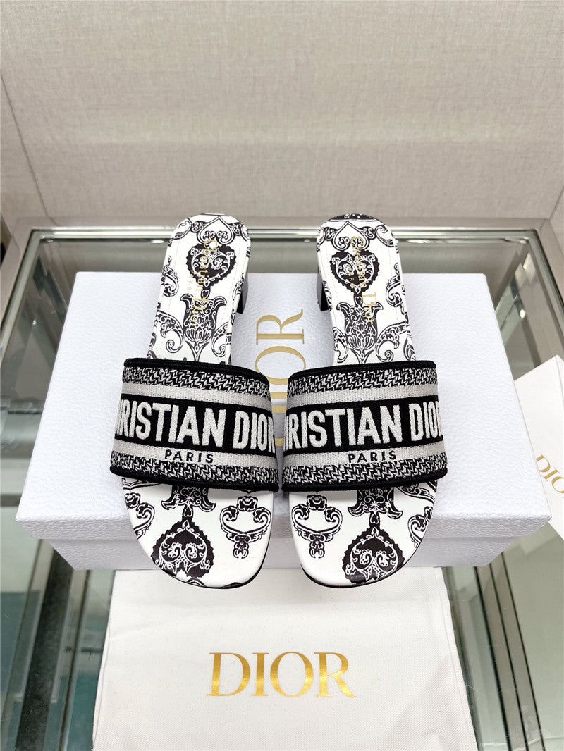 High Quality Luxury Dior Word Embroidery Slippers – Style 63430 product detail