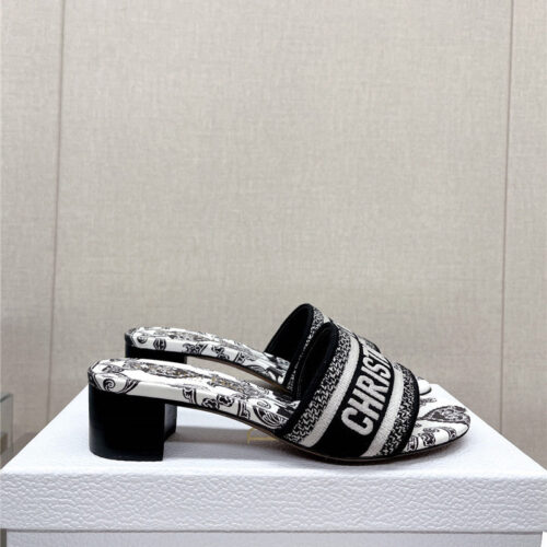 High Quality Luxury Dior Word Embroidery Slippers – Style 63430