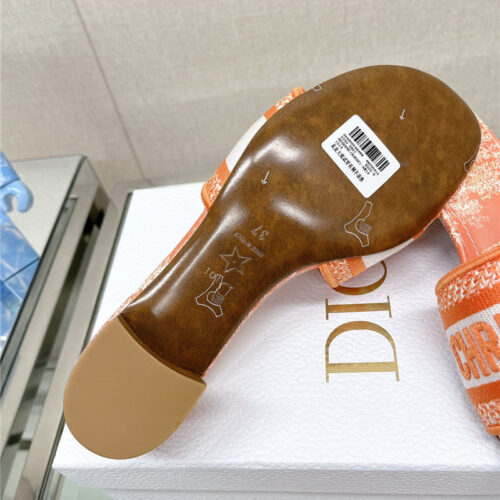 High Quality Luxury Dior Word Embroidery Slippers – Style 66822 product detail