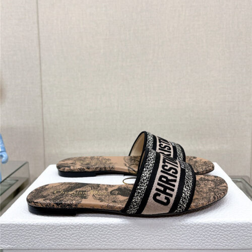 High Quality Luxury Dior Word Embroidery Slippers – Style 60582