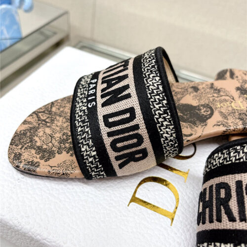 High Quality Luxury Dior Word Embroidery Slippers – Style 60582 product detail
