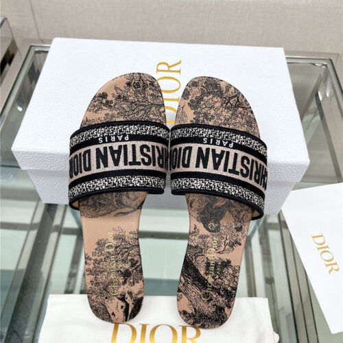High Quality Luxury Dior Word Embroidery Slippers – Style 60582 product detail