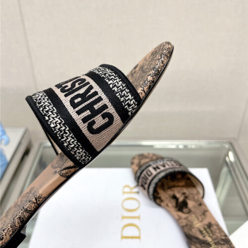 High Quality Luxury Dior Word Embroidery Slippers – Style 60582 product detail