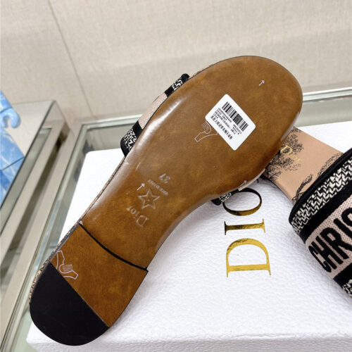 High Quality Luxury Dior Word Embroidery Slippers – Style 60582 product detail