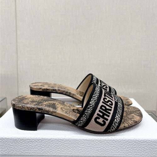 High Quality Luxury Dior Word Embroidery Slippers – Style 45926