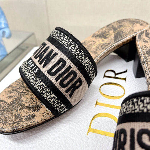 High Quality Luxury Dior Word Embroidery Slippers – Style 45926 product detail