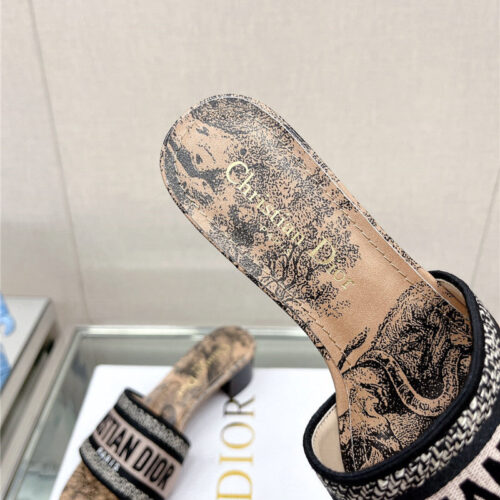 High Quality Luxury Dior Word Embroidery Slippers – Style 45926 product detail