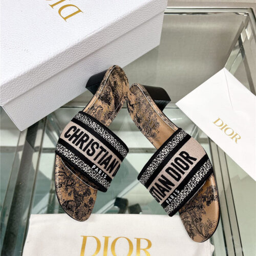 High Quality Luxury Dior Word Embroidery Slippers – Style 45926 product detail