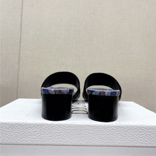 High Quality Luxury Dior Word Embroidery Slippers – Style 95654 product detail