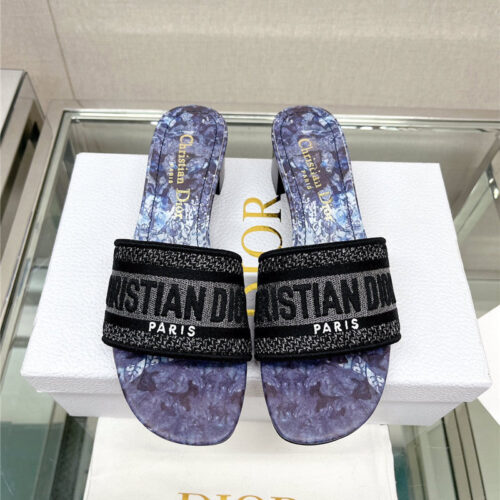 High Quality Luxury Dior Word Embroidery Slippers – Style 95654 product detail