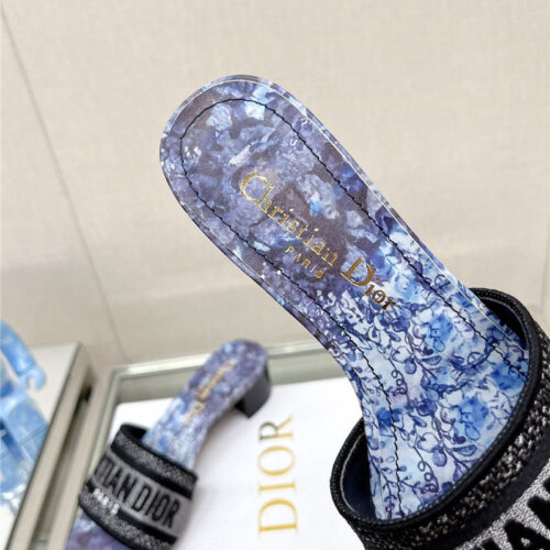 High Quality Luxury Dior Word Embroidery Slippers – Style 95654 product detail