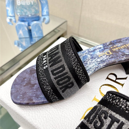 High Quality Luxury Dior Word Embroidery Slippers – Style 95654 product detail