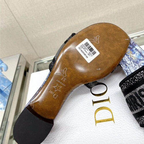 High Quality Luxury Dior Word Embroidery Slippers – Style 95654 product detail