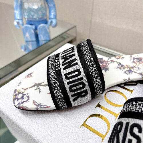 High Quality Luxury Dior Word Embroidery Slippers – Style 29510 product detail