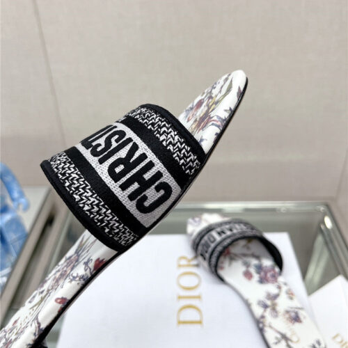 High Quality Luxury Dior Word Embroidery Slippers – Style 29510 product detail
