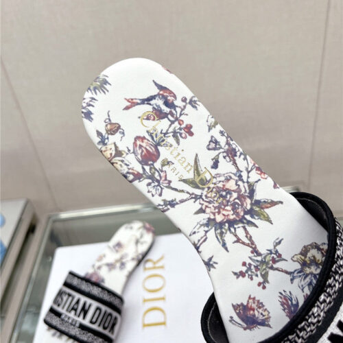 High Quality Luxury Dior Word Embroidery Slippers – Style 29510 product detail