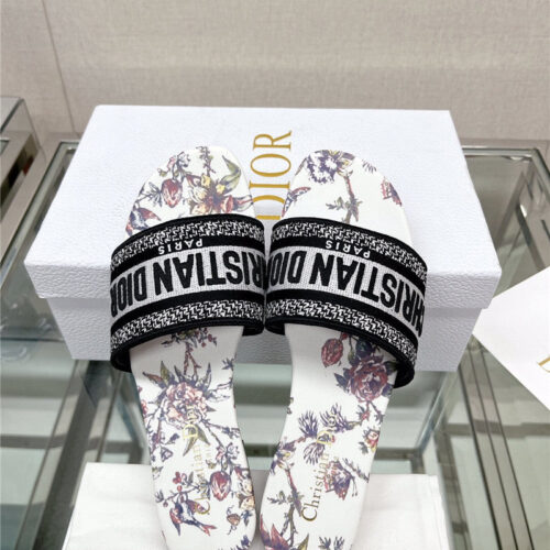 High Quality Luxury Dior Word Embroidery Slippers – Style 29510 product detail