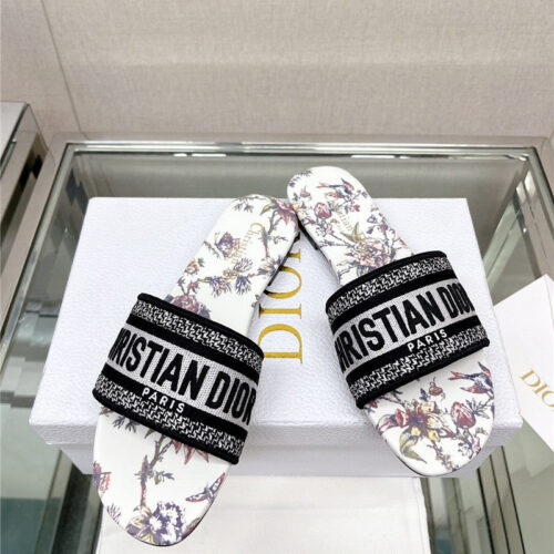 High Quality Luxury Dior Word Embroidery Slippers – Style 29510 product detail