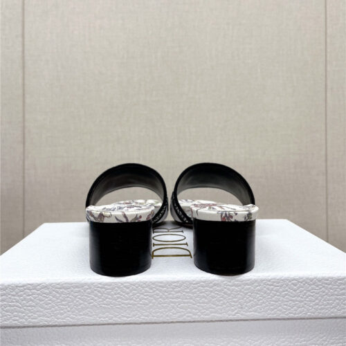High Quality Luxury Dior Word Embroidery Slippers – Style 04134 product detail