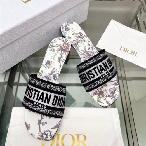 High Quality Luxury Dior Word Embroidery Slippers – Style 04134 product detail