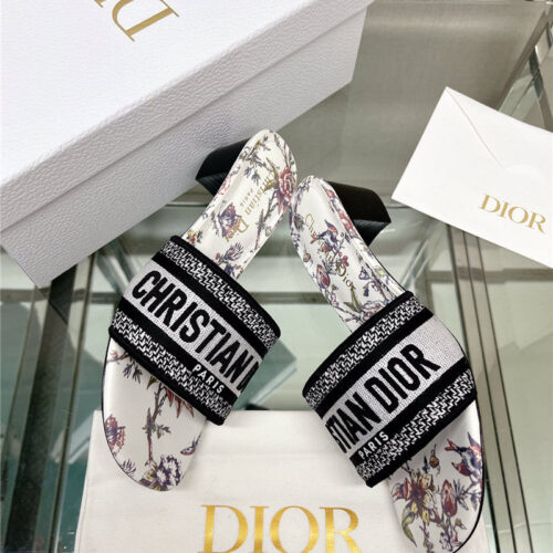 High Quality Luxury Dior Word Embroidery Slippers – Style 04134 product detail