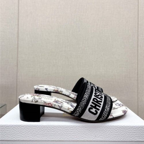 High Quality Luxury Dior Word Embroidery Slippers – Style 04134
